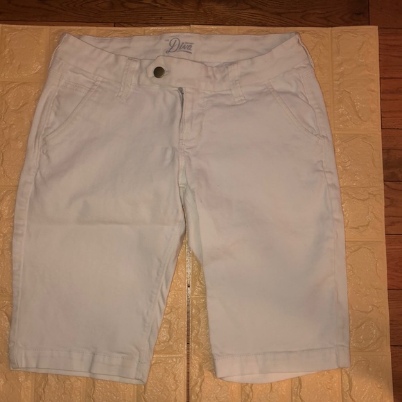 NWOT OLD NAVY DIVA PEDDLE PUSHERS 20 INCHES LENGTH - Picture 1 of 4